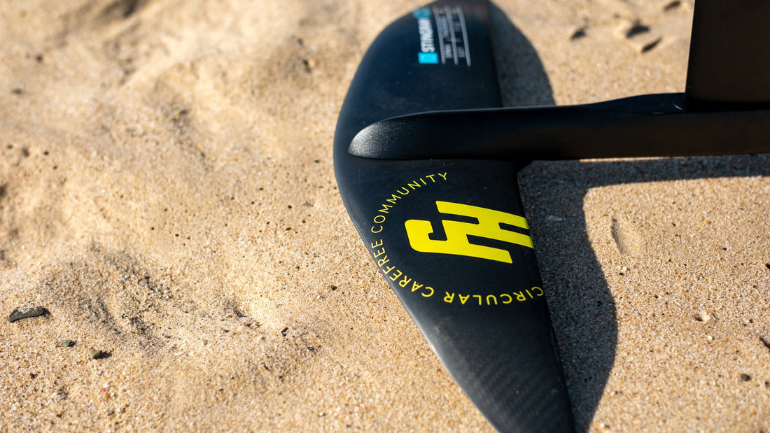 Foil setup on Tarifa beach with the wind-swept ocean